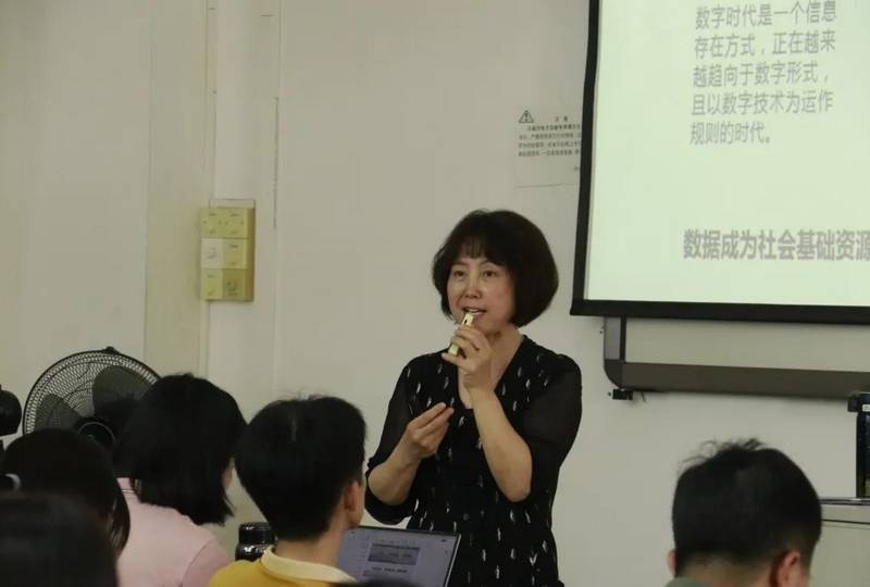 西安文理学院胡宏力教授受邀到我院作电商专业学术交流会